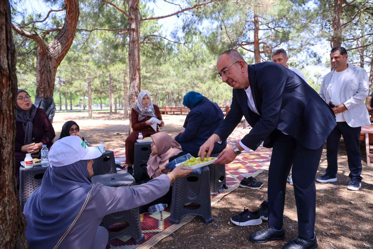 Başkan Kavuş, Konya’nın büyükleriyle Meram’ı karış karış gezdi 7